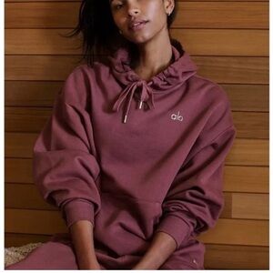 ALO YOGA BURGUNDY TRUFFLE ACCOLADE HOODIE size small